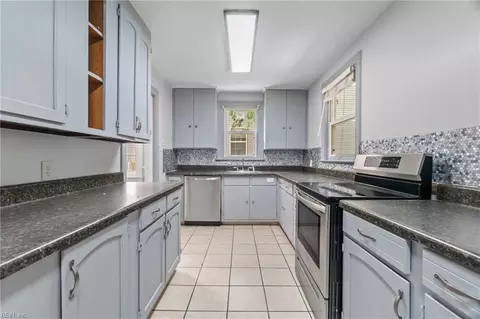 Kitchen - 70 S Boxwood St, Hampton, VA 23669 photo 2 of 3