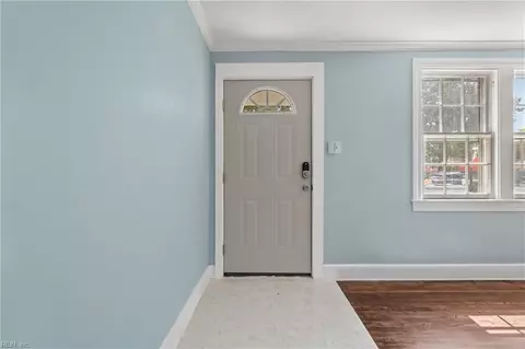 Entry Way - 70 S Boxwood St, Hampton, VA 23669 photo 1 of 4