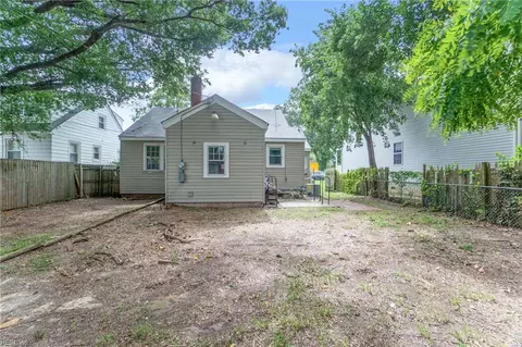 Exterior - 70 S Boxwood St, Hampton, VA 23669 photo 9 of 10