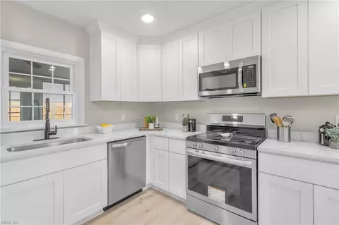 3232 Silina Dr, Virginia Beach, VA 23452