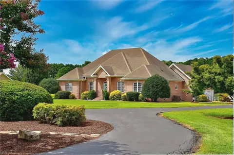426 Benefit Rd, Chesapeake, VA 23322