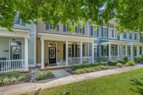 1008 Turning Leaf Ln, Chesapeake, VA 23320