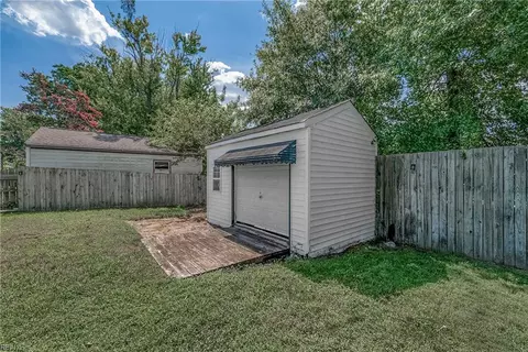 Exterior - 76 Longwood Dr, Hampton, VA 23669 photo 3 of 9