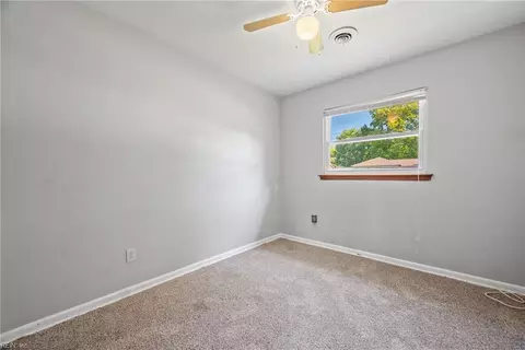 Bedroom - 76 Longwood Dr, Hampton, VA 23669 photo 4 of 4