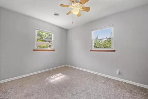 Bedroom - 76 Longwood Dr, Hampton, VA 23669 photo 3 of 4