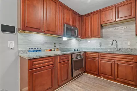 Kitchen - 76 Longwood Dr, Hampton, VA 23669 photo 2 of 4
