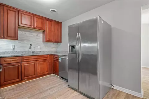 Kitchen - 76 Longwood Dr, Hampton, VA 23669 photo 3 of 4