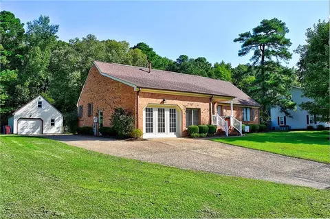 4612 Leeward Dr, Chesapeake, VA 23321