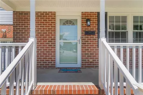 Exterior - 410 Atlantic Ave #A, Hampton, VA 23664 photo 2 of 5