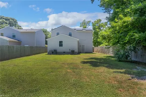 Exterior - 410 Atlantic Ave #A, Hampton, VA 23664 photo 4 of 5