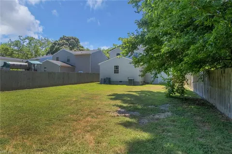 Exterior - 410 Atlantic Ave #A, Hampton, VA 23664 photo 3 of 5