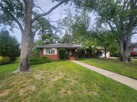 17 Robert Bruce Rd, Poquoson, VA 23662