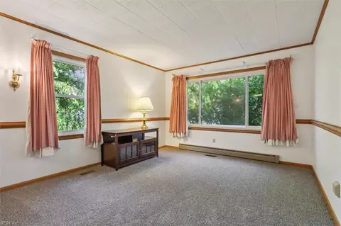 Living - 41 Orchard Ave, Hampton, VA 23661 photo 1 of 6
