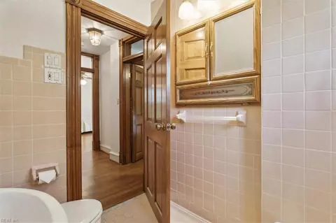 Bath - 41 Orchard Ave, Hampton, VA 23661 photo 4 of 6