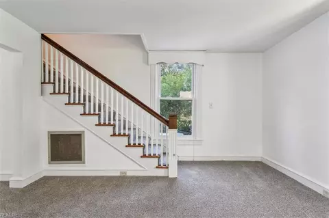 Living - 41 Orchard Ave, Hampton, VA 23661 photo 6 of 6