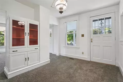 Entry Way - 41 Orchard Ave, Hampton, VA 23661 photo 3 of 7