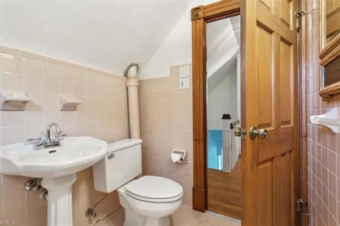Bath - 41 Orchard Ave, Hampton, VA 23661 photo 6 of 6