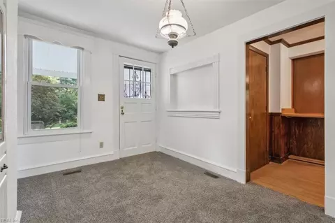 Entry Way - 41 Orchard Ave, Hampton, VA 23661 photo 4 of 7