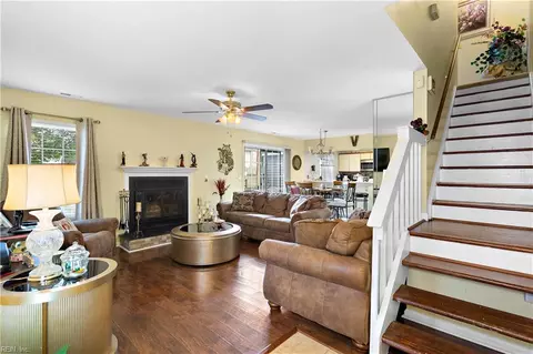 655 Ridge Cir, Chesapeake, VA 23320