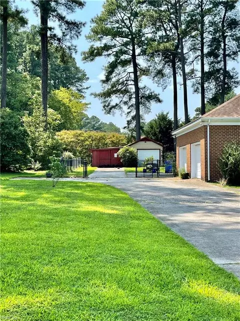 155 Crescent Dr, Franklin, VA 23851 photo 2
