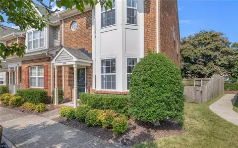 838 W Lake Cir, Chesapeake, VA 23322