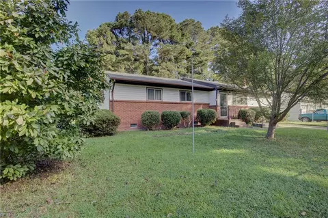 1804 Rowlock Rd, Chesapeake, VA 23321 photo 3