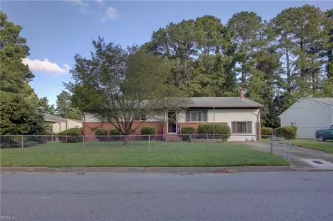1804 Rowlock Rd, Chesapeake, VA 23321