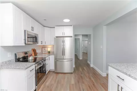 Entry Way - 411 Shenandoah Rd, Hampton, VA 23661 photo 1 of 3