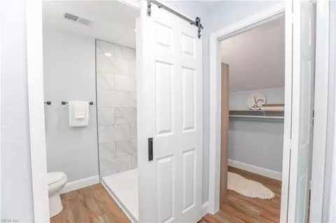 Entry Way - 411 Shenandoah Rd, Hampton, VA 23661 photo 2 of 3