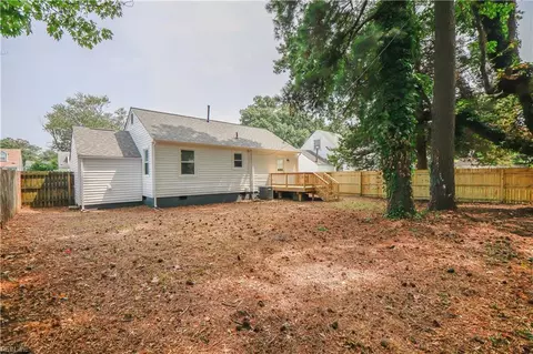 Exterior - 411 Shenandoah Rd, Hampton, VA 23661 photo 4 of 7