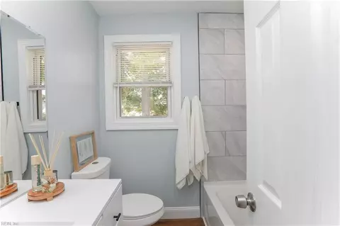 Bath - 411 Shenandoah Rd, Hampton, VA 23661 photo 1 of 10