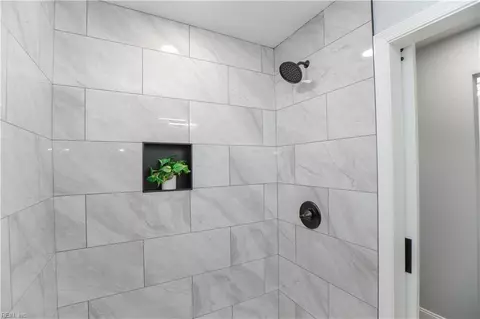 Bath - 411 Shenandoah Rd, Hampton, VA 23661 photo 9 of 10