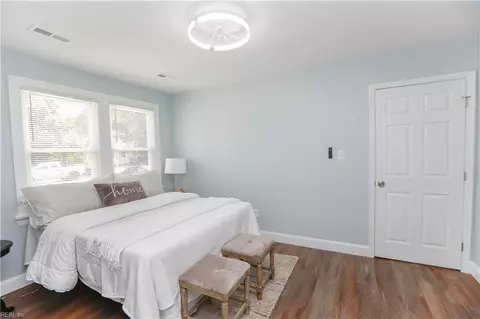 Bedroom - 411 Shenandoah Rd, Hampton, VA 23661 photo 2 of 7