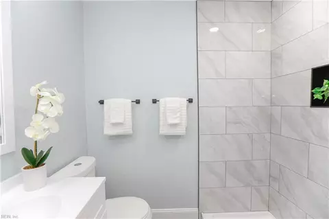 Bath - 411 Shenandoah Rd, Hampton, VA 23661 photo 8 of 10