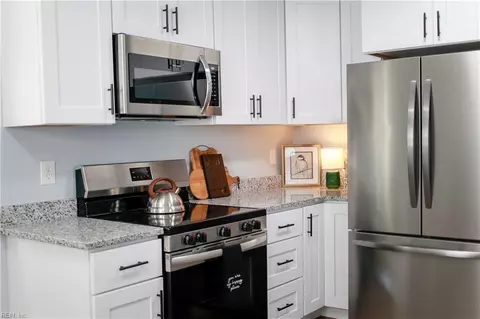 Kitchen - 411 Shenandoah Rd, Hampton, VA 23661 photo 7 of 8