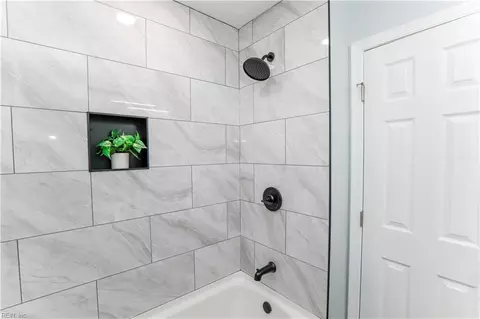Bath - 411 Shenandoah Rd, Hampton, VA 23661 photo 4 of 10