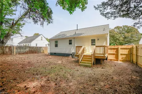 Exterior - 411 Shenandoah Rd, Hampton, VA 23661 photo 5 of 7