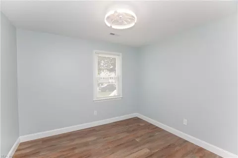 Bedroom - 411 Shenandoah Rd, Hampton, VA 23661 photo 6 of 7