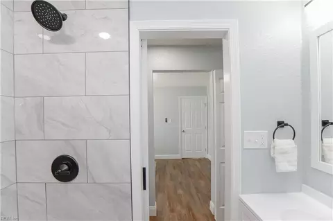 Bath - 411 Shenandoah Rd, Hampton, VA 23661 photo 5 of 10