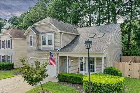208 Heritage Oak Dr, Chesapeake, VA 23320