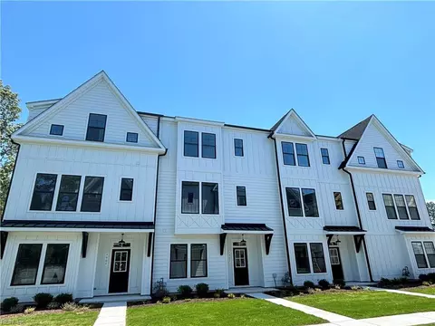 912 Douglas Eley Ln, Chesapeake, VA 23322
