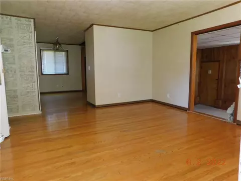 1020 E Leicester Ave, Norfolk, VA 23503 photo 3