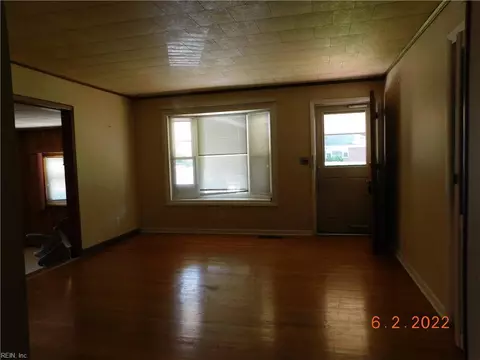 1020 E Leicester Ave, Norfolk, VA 23503 photo 4