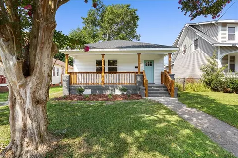 1908 Azalea Ave, Portsmouth, VA 23704