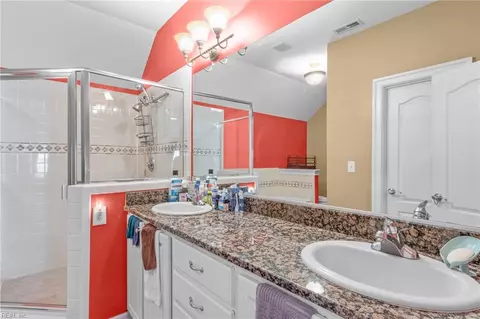 Bath - 4307 Oneford Pl, Chesapeake, VA 23321 photo 2 of 5