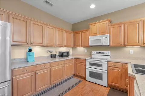 Kitchen - 4307 Oneford Pl, Chesapeake, VA 23321 photo 2 of 2
