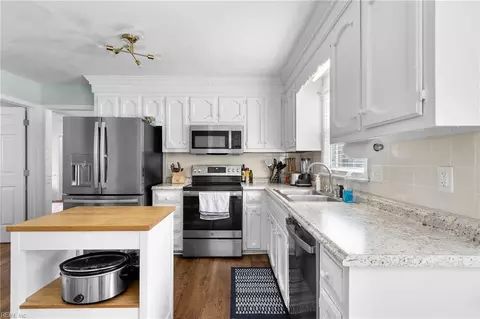 Kitchen - 3405 Cloud Nine Ct, Chesapeake, VA 23323 photo 2 of 3