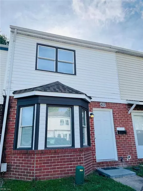 807 Harbour North Dr, Chesapeake, VA 23320