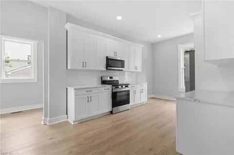 Entry Way - 241 W 36th St, Norfolk, VA 23504 photo 4 of 11