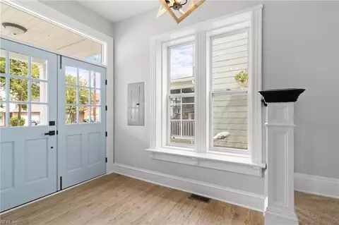 Entry Way - 241 W 36th St, Norfolk, VA 23504 photo 3 of 11